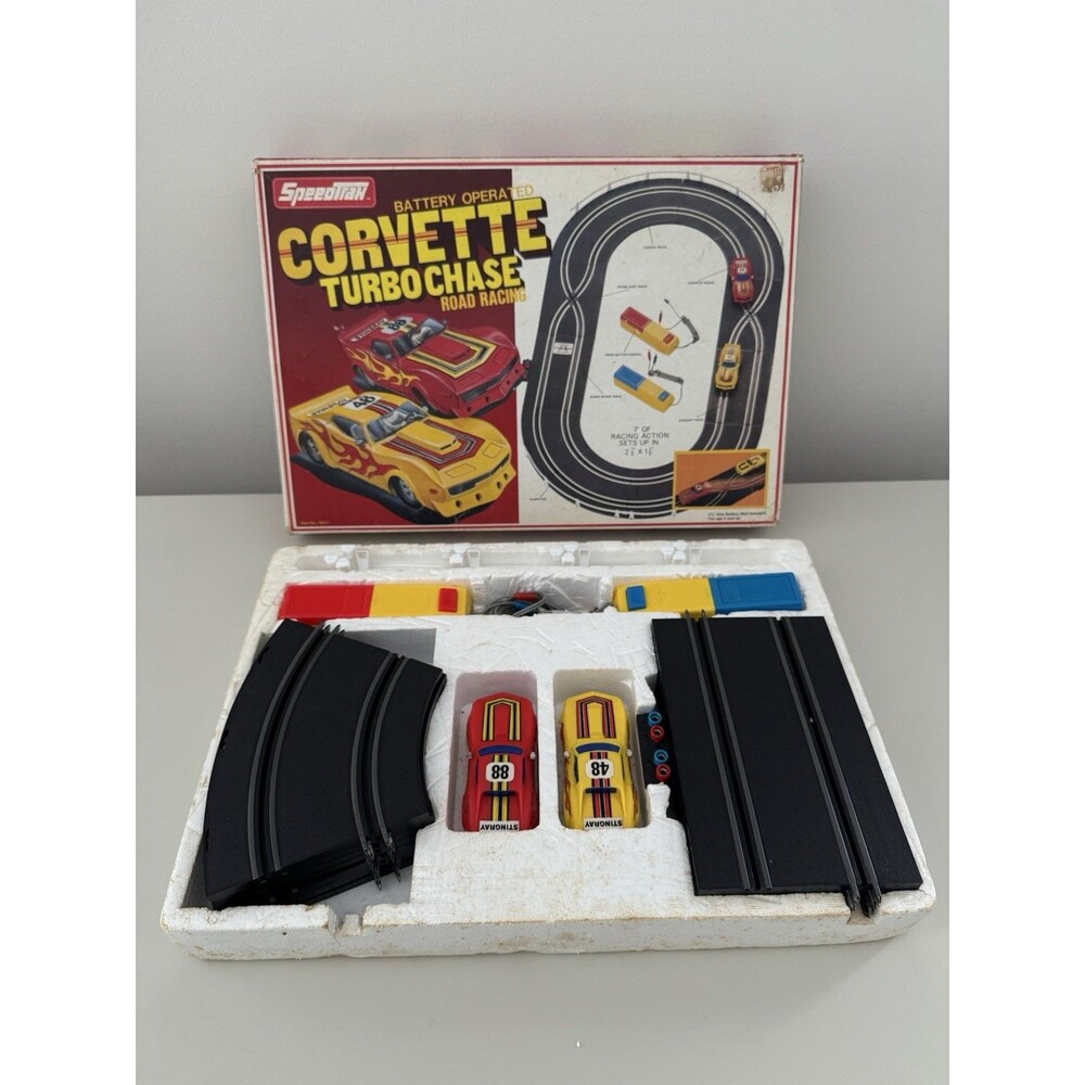 Vintage SpeedTrax Corvette Turbo Chase Road Racing Slot Car Set w/ Box